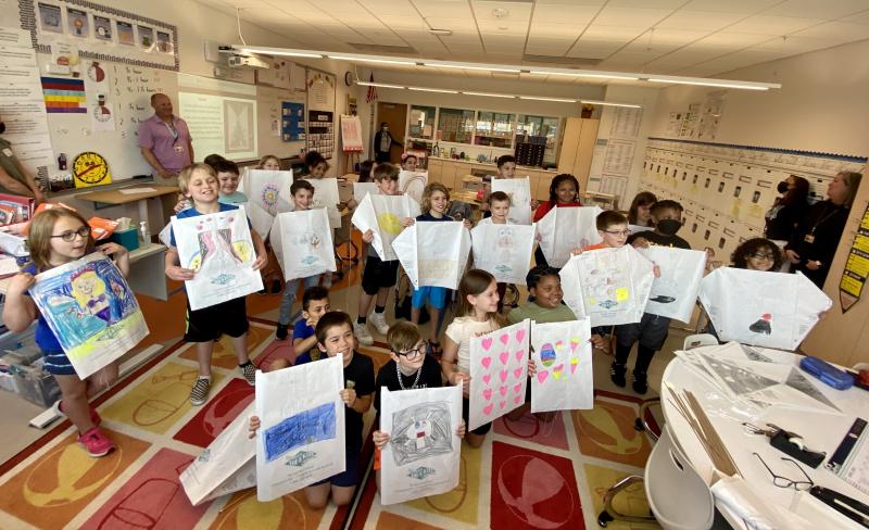 Rehoboth Elementary students in Robin Graviet and Stephanie Collick’s third-grade TAM class made their own kites with help from Rehoboth Toy & Kite co-owner Rachel Webster. ELLEN DRISCOLL PHOTOS